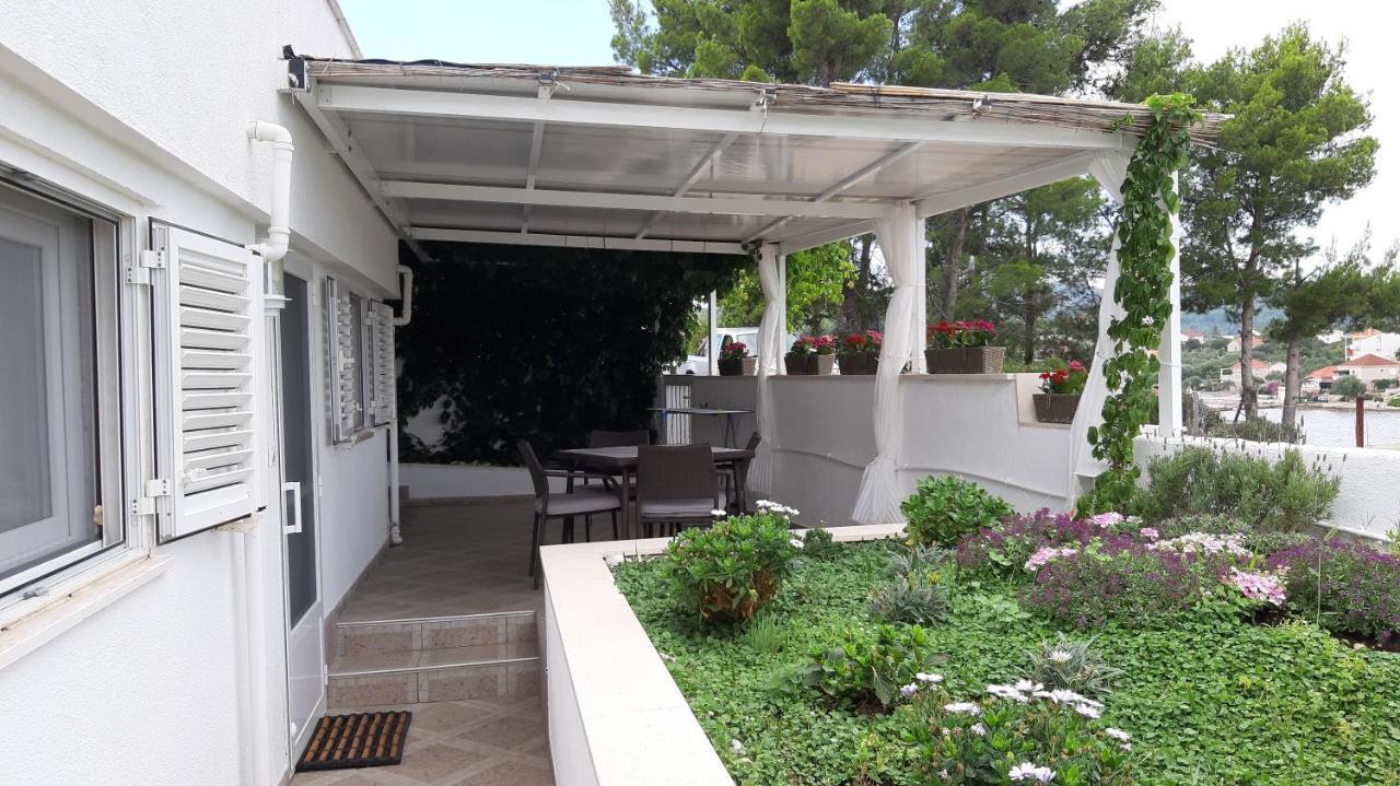 Studio Apartman Kornelija Лумбарда Экстерьер фото